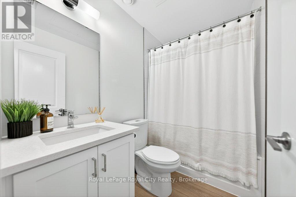 












162 - 824 WOOLWICH STREET

,
Guelph (Riverside Park),




Ontario
N1H1G8

