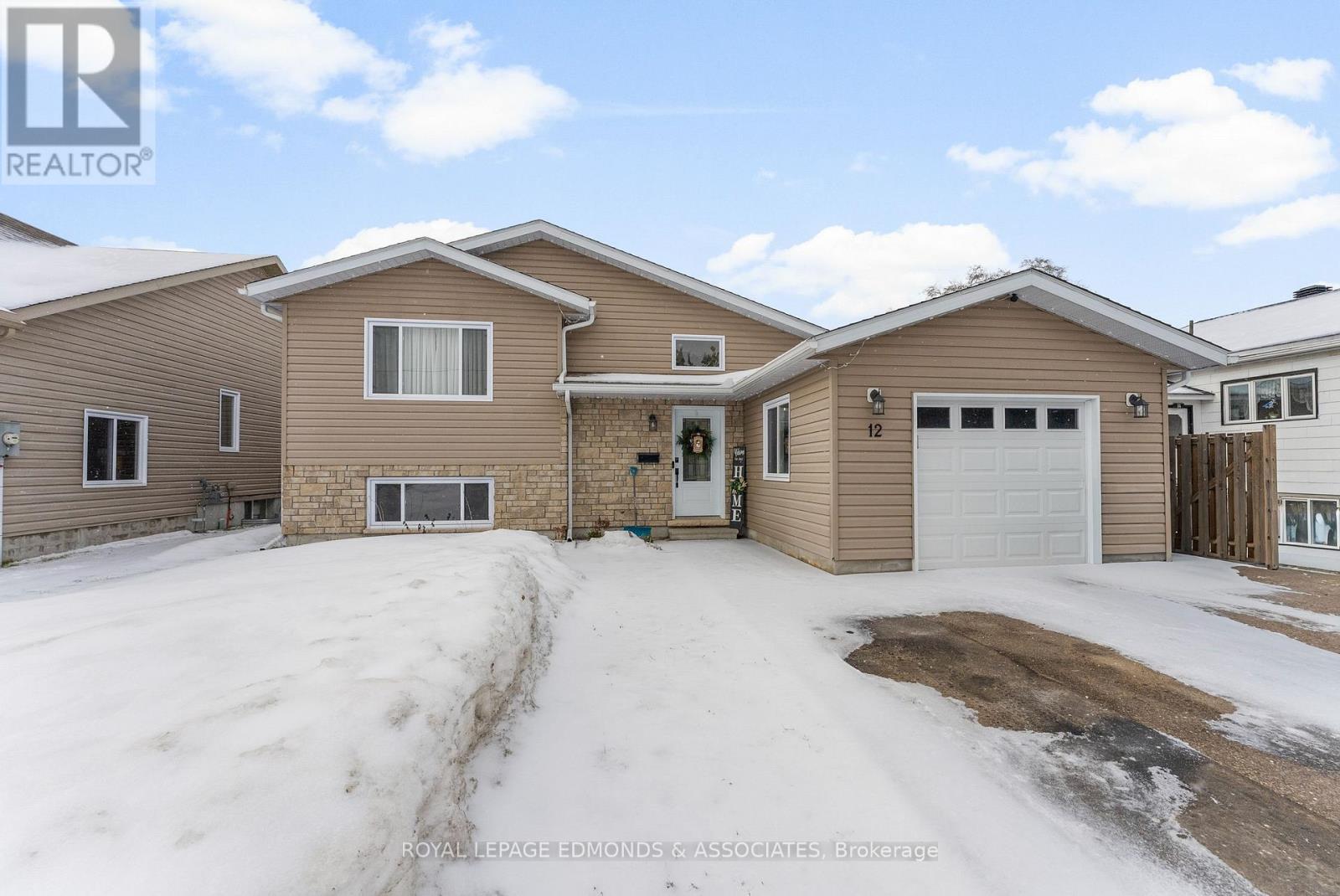 












12 WILBERT STREET

,
Petawawa,




Ontario
K8H2C6

