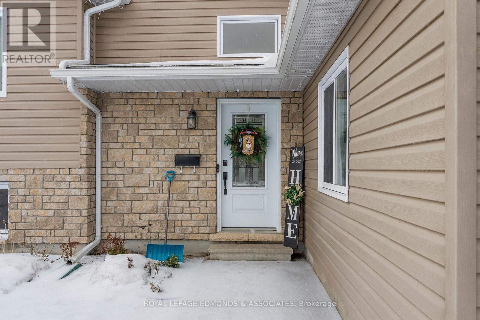 












12 WILBERT STREET

,
Petawawa,




Ontario
K8H2C6

