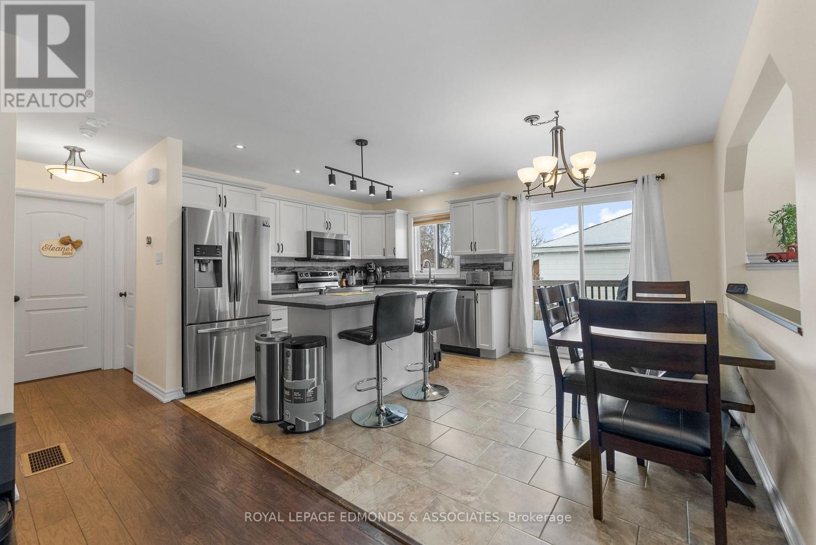 












12 WILBERT STREET

,
Petawawa,




Ontario
K8H2C6

