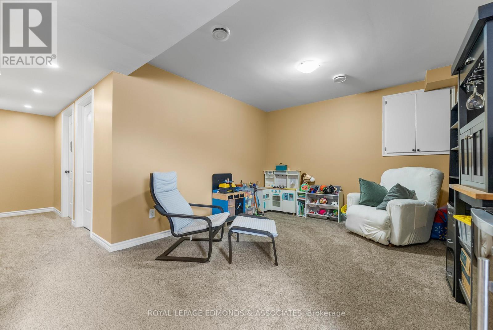 












12 WILBERT STREET

,
Petawawa,




Ontario
K8H2C6

