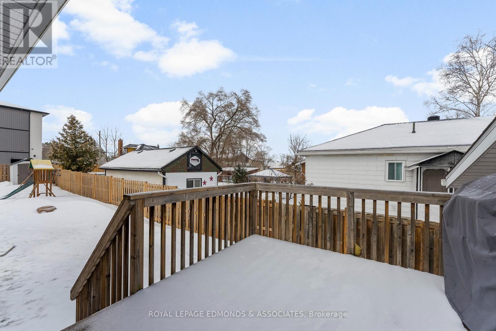 












12 WILBERT STREET

,
Petawawa,




Ontario
K8H2C6

