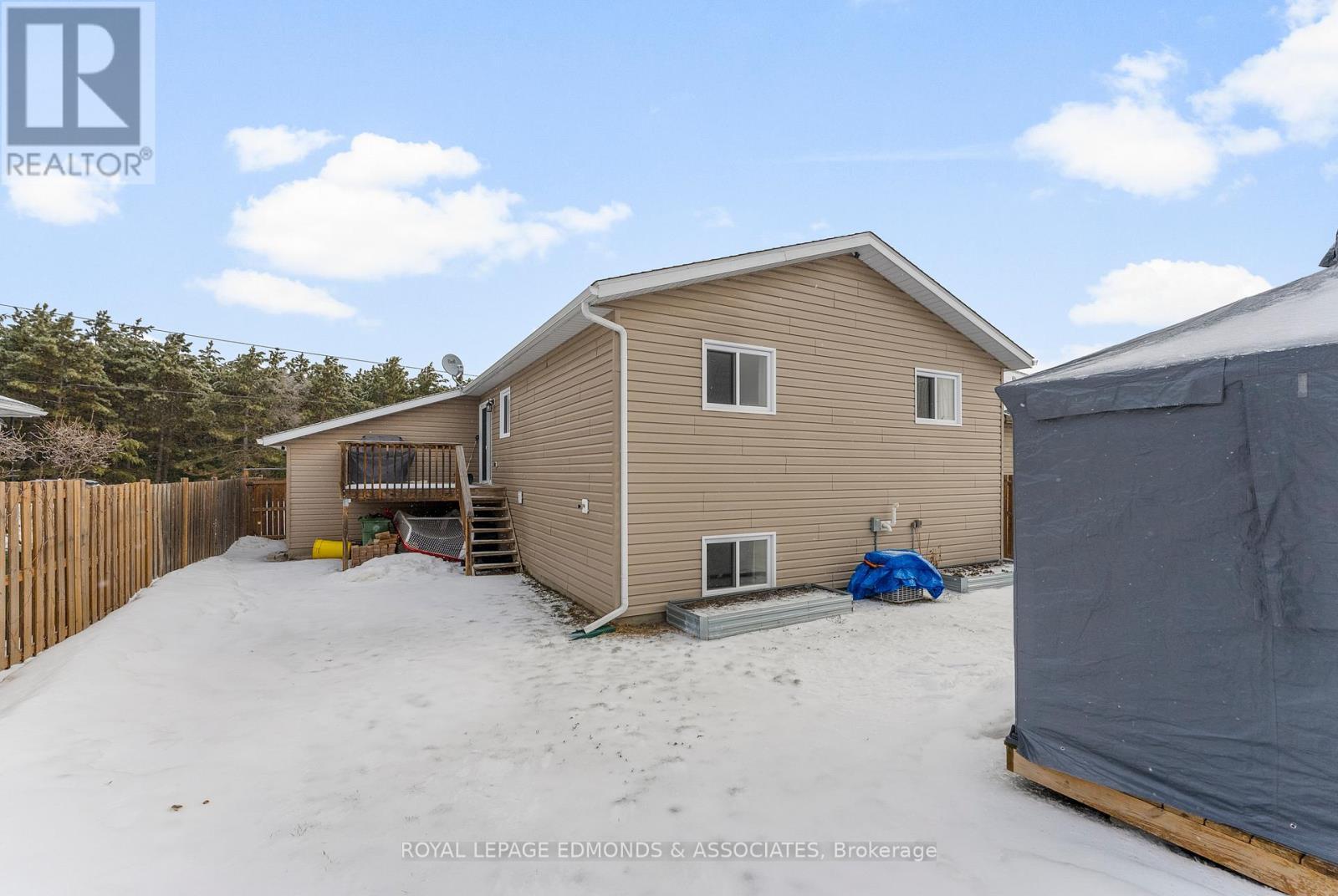 












12 WILBERT STREET

,
Petawawa,




Ontario
K8H2C6

