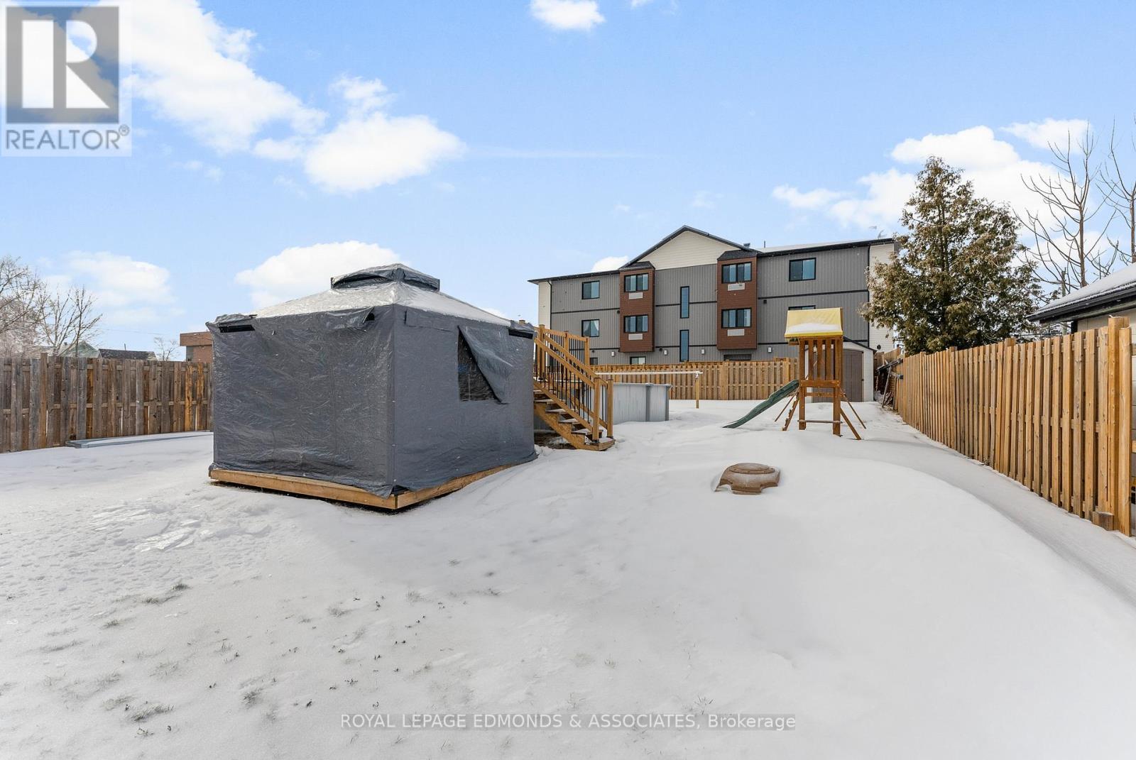 












12 WILBERT STREET

,
Petawawa,




Ontario
K8H2C6

