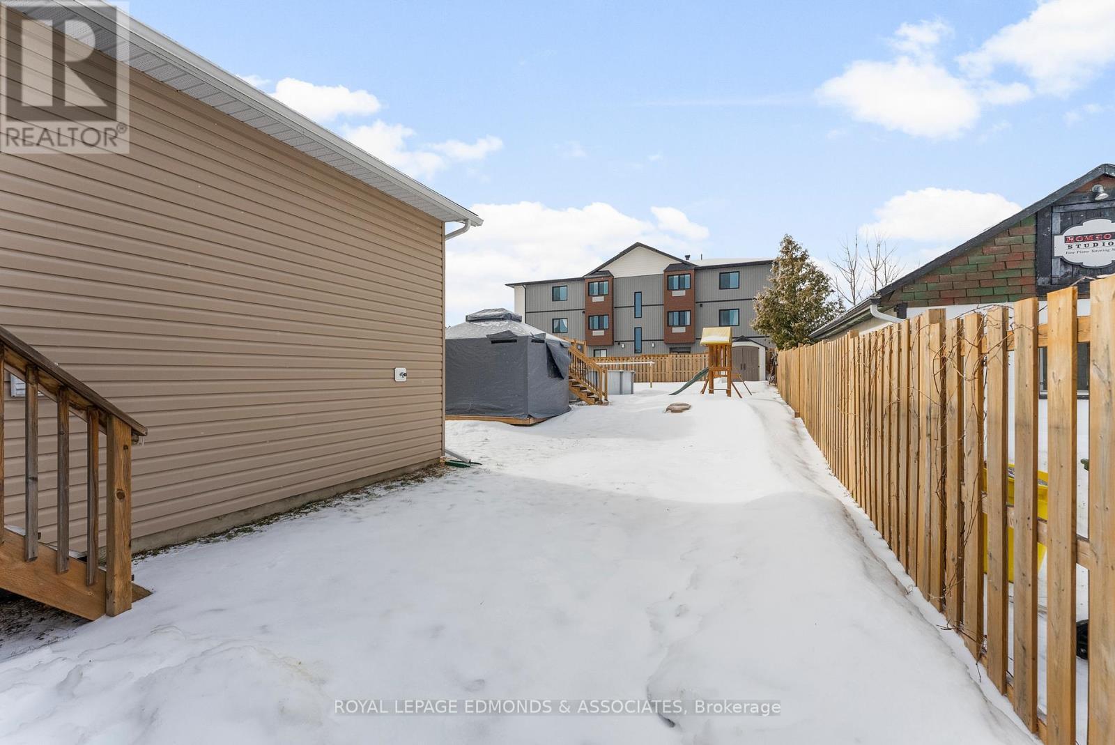 












12 WILBERT STREET

,
Petawawa,




Ontario
K8H2C6

