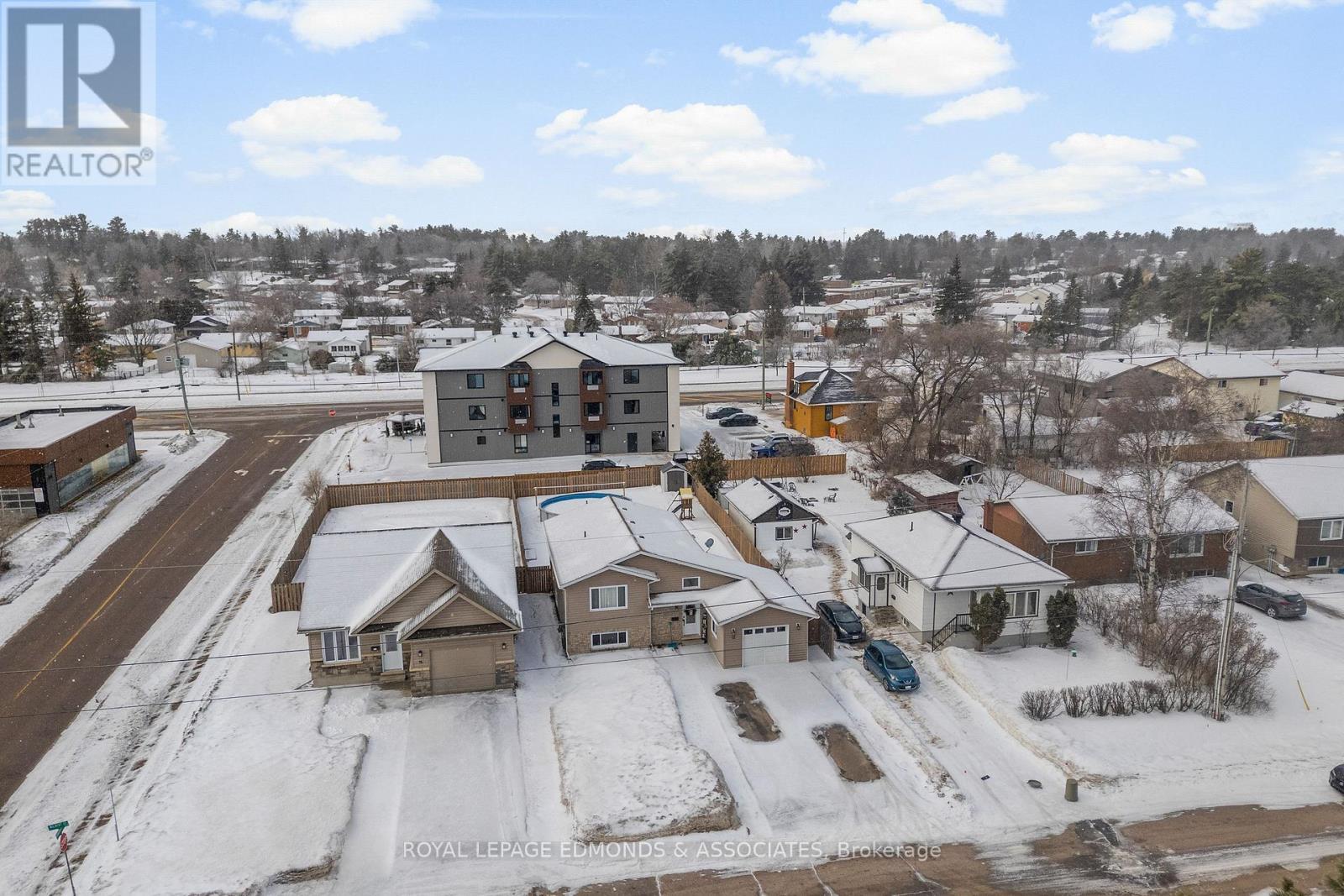 












12 WILBERT STREET

,
Petawawa,




Ontario
K8H2C6

