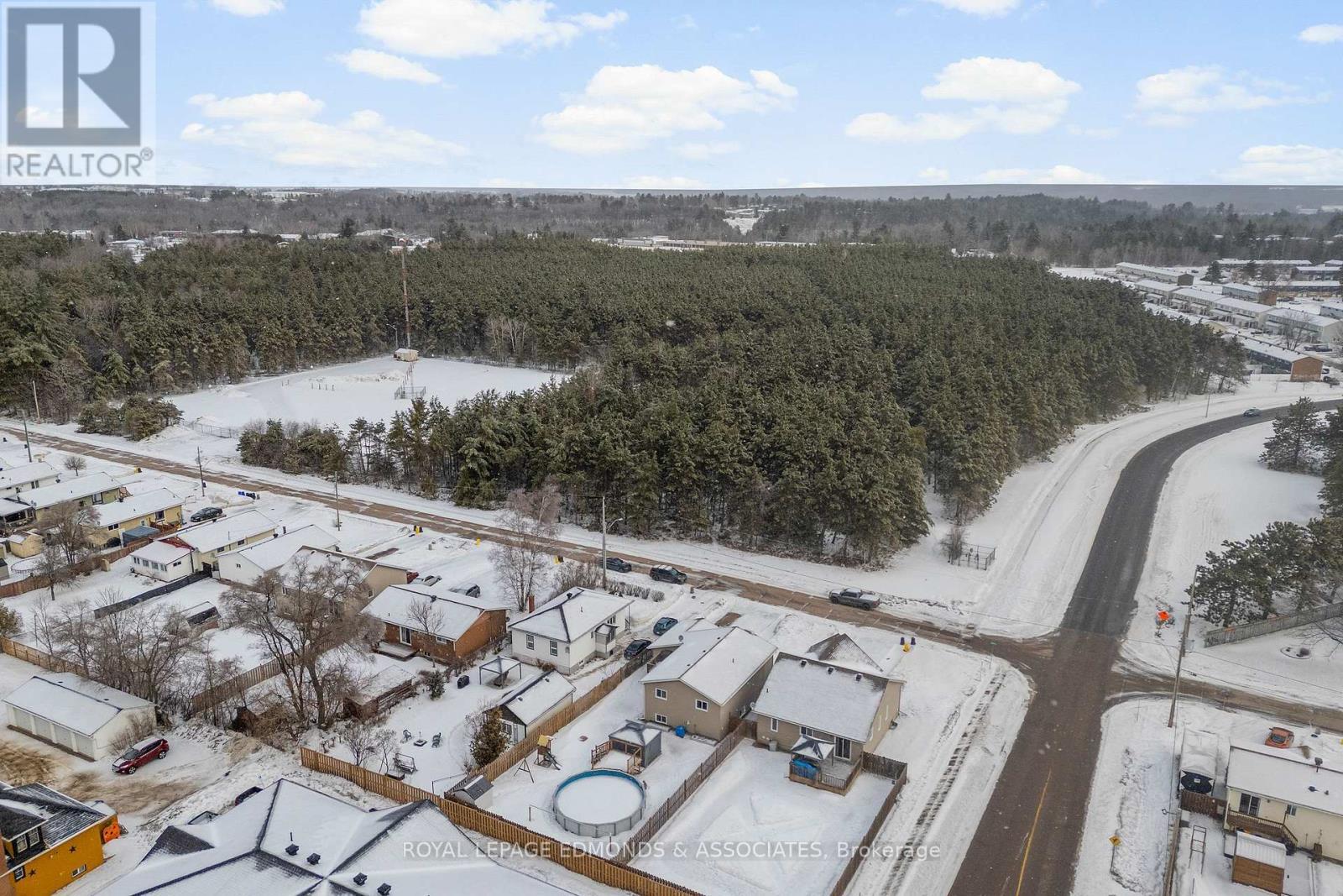 












12 WILBERT STREET

,
Petawawa,




Ontario
K8H2C6

