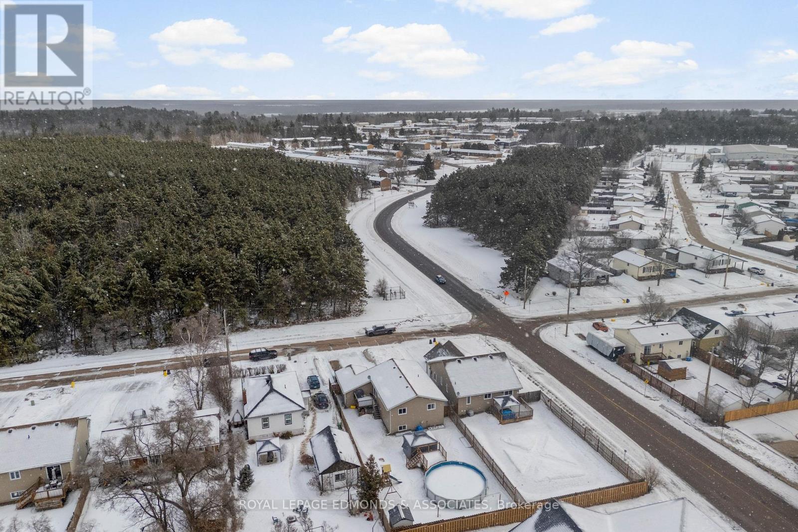 












12 WILBERT STREET

,
Petawawa,




Ontario
K8H2C6

