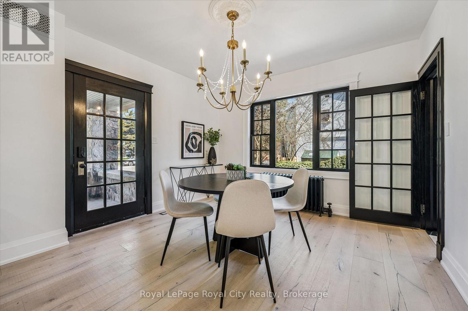 












87 UNIVERSITY AVENUE W

,
Guelph (Dovercliffe Park/Old University),




Ontario
N1G1P1

