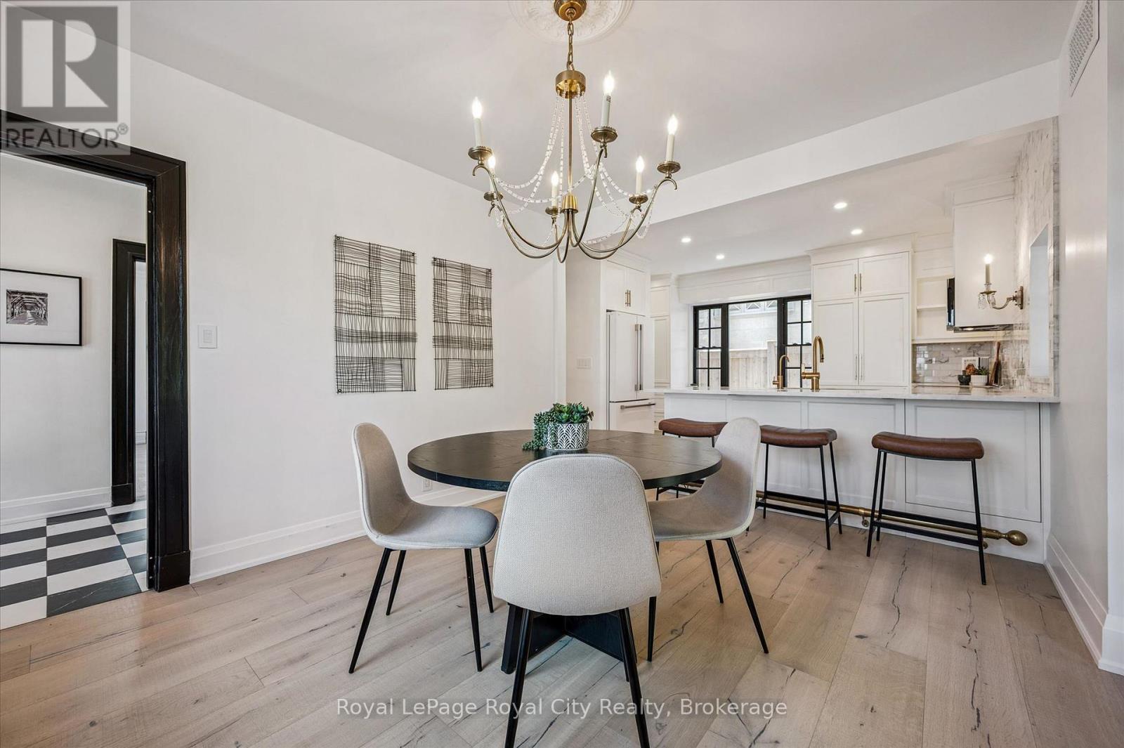 












87 UNIVERSITY AVENUE W

,
Guelph (Dovercliffe Park/Old University),




Ontario
N1G1P1

