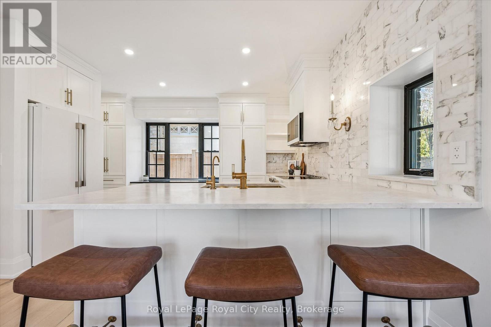 












87 UNIVERSITY AVENUE W

,
Guelph (Dovercliffe Park/Old University),




Ontario
N1G1P1

