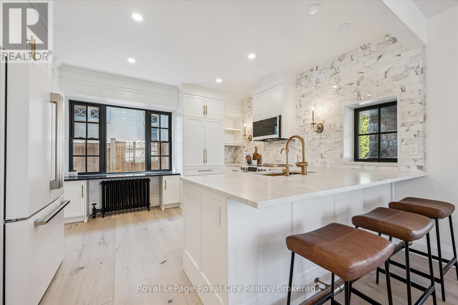 












87 UNIVERSITY AVENUE W

,
Guelph (Dovercliffe Park/Old University),




Ontario
N1G1P1

