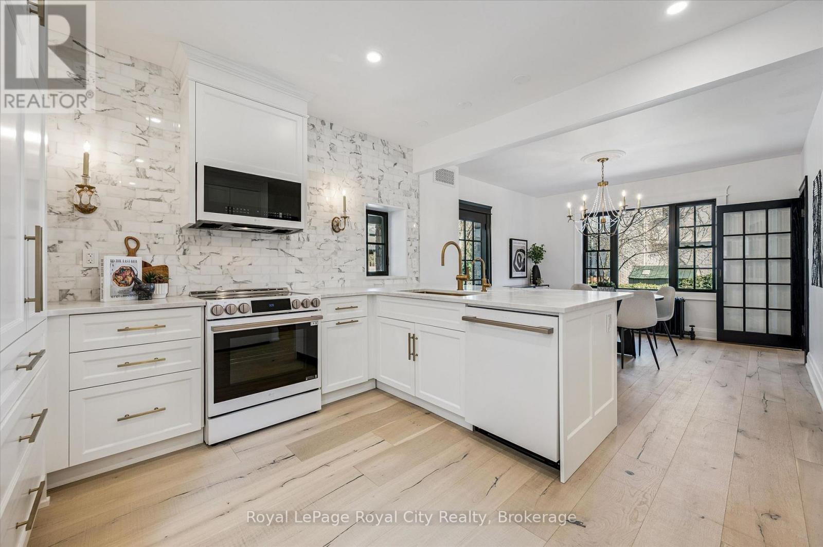 












87 UNIVERSITY AVENUE W

,
Guelph (Dovercliffe Park/Old University),




Ontario
N1G1P1

