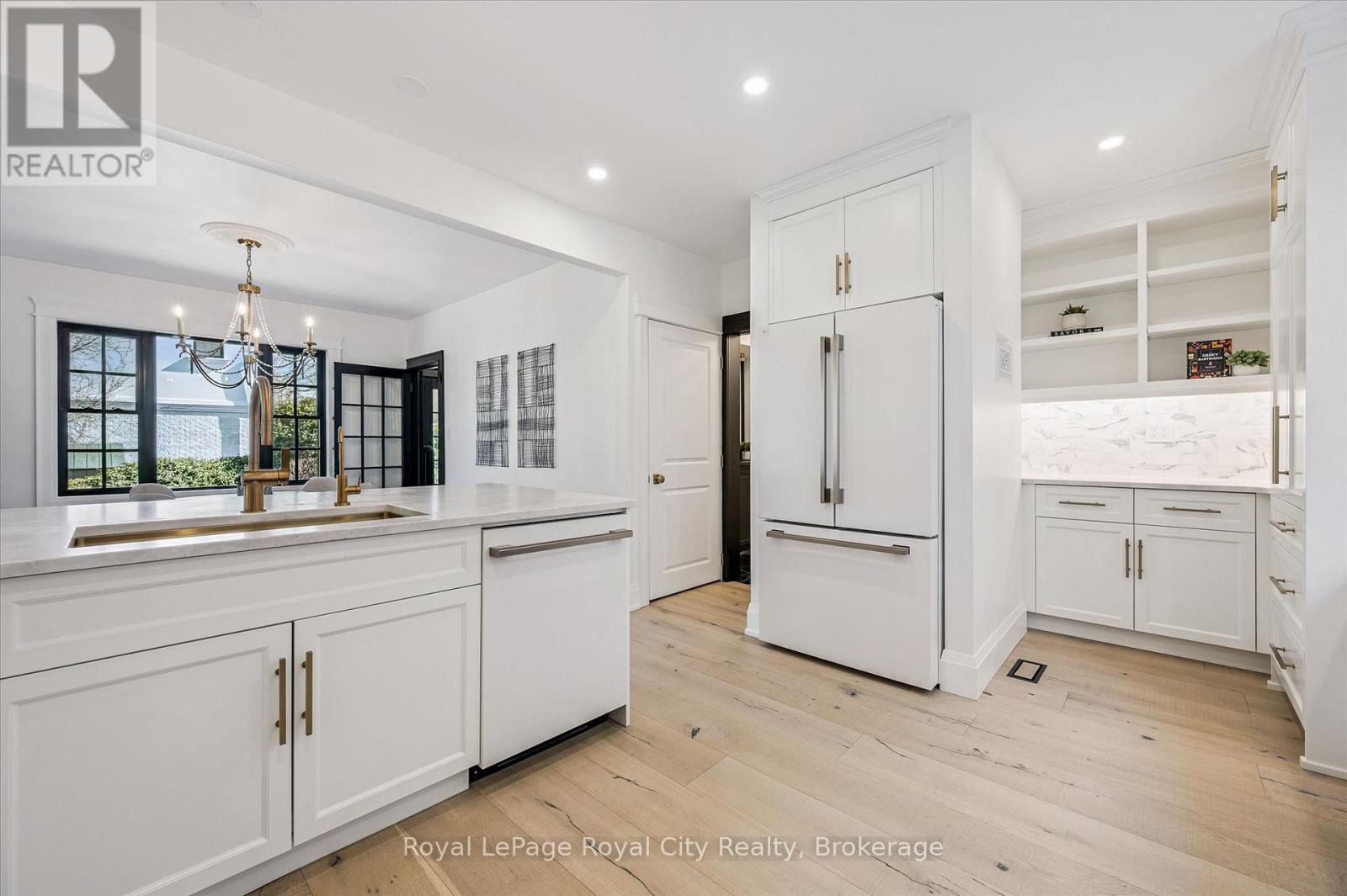 












87 UNIVERSITY AVENUE W

,
Guelph (Dovercliffe Park/Old University),




Ontario
N1G1P1

