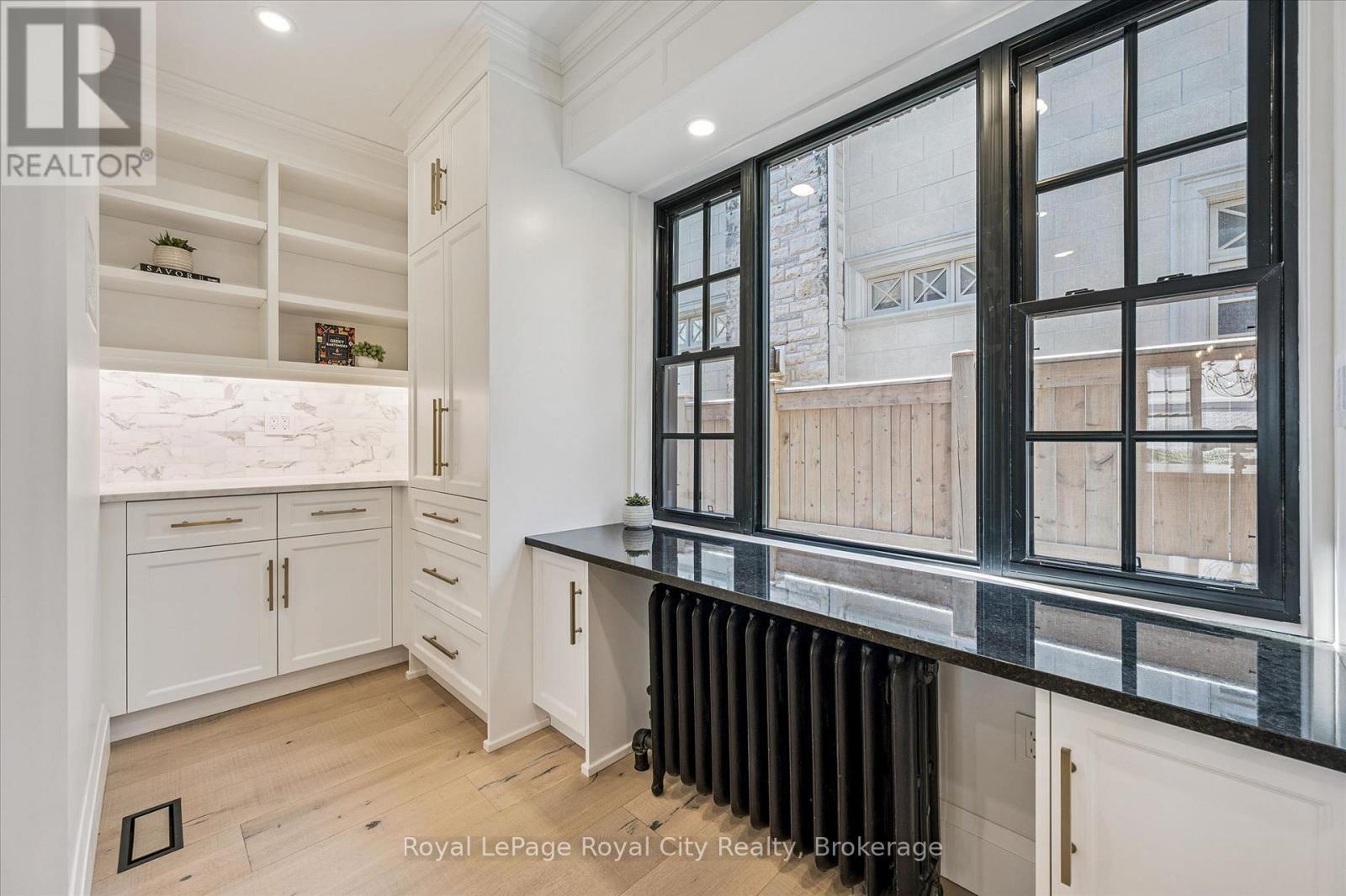 












87 UNIVERSITY AVENUE W

,
Guelph (Dovercliffe Park/Old University),




Ontario
N1G1P1

