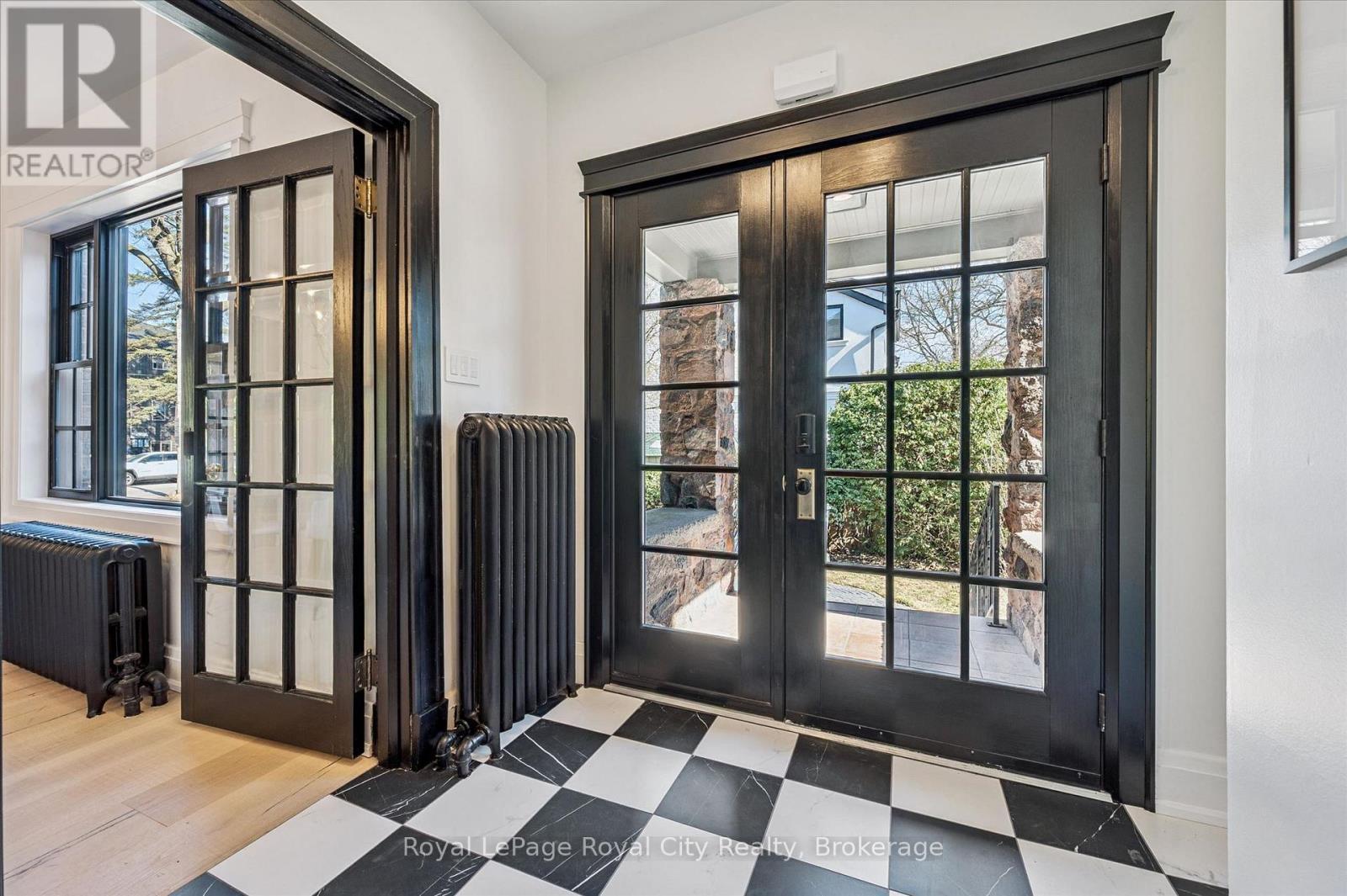 












87 UNIVERSITY AVENUE W

,
Guelph (Dovercliffe Park/Old University),




Ontario
N1G1P1

