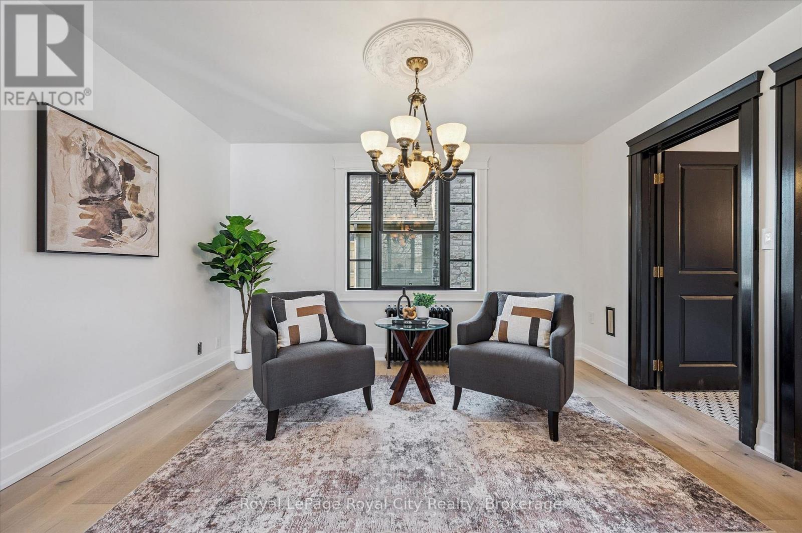 












87 UNIVERSITY AVENUE W

,
Guelph (Dovercliffe Park/Old University),




Ontario
N1G1P1

