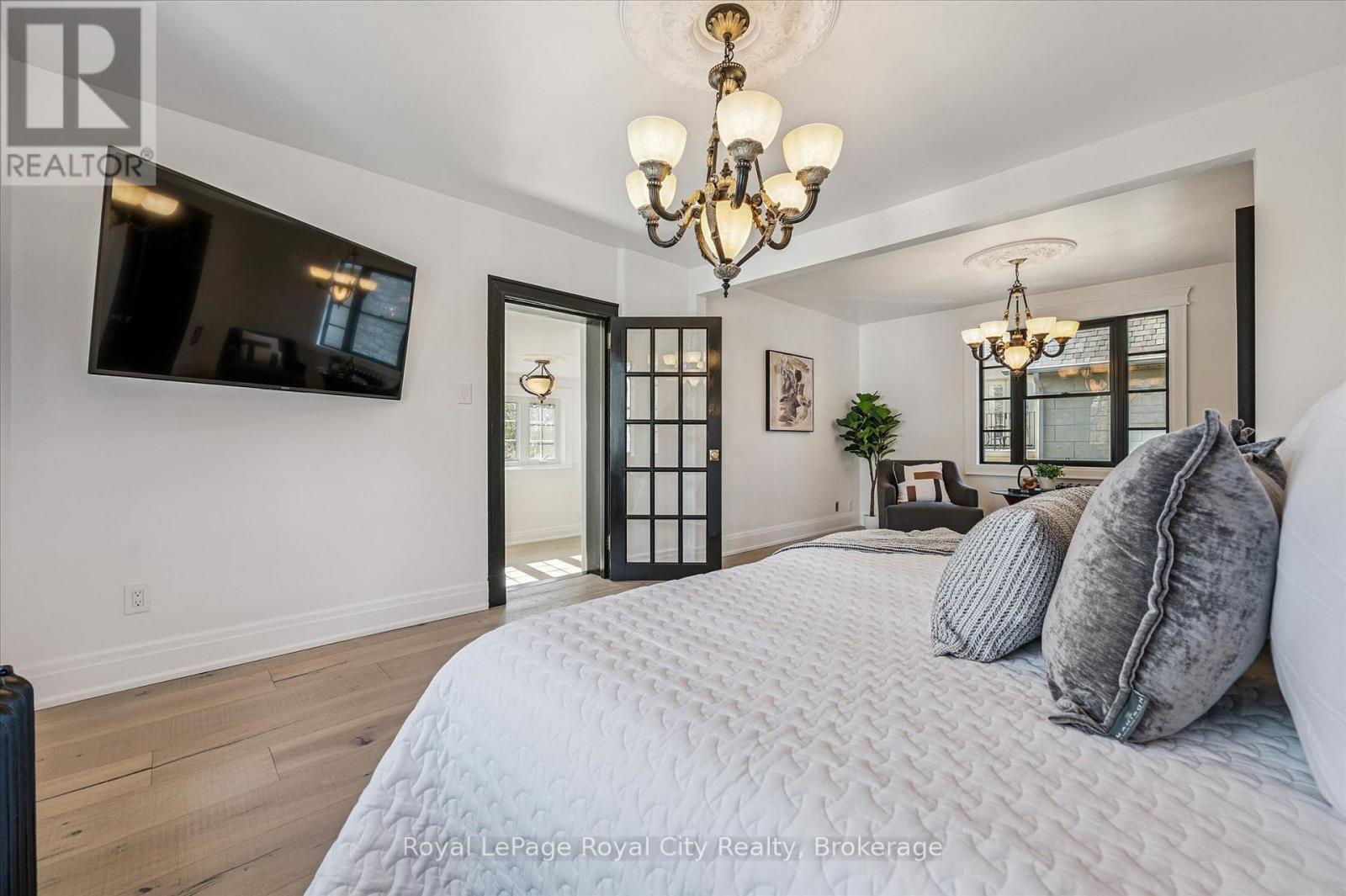 












87 UNIVERSITY AVENUE W

,
Guelph (Dovercliffe Park/Old University),




Ontario
N1G1P1

