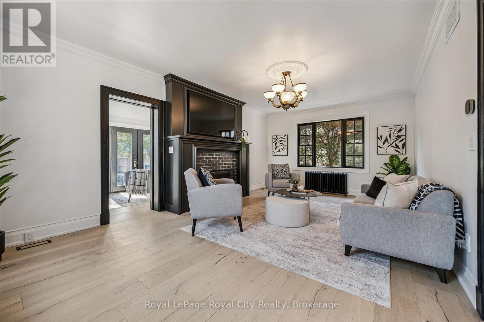 












87 UNIVERSITY AVENUE W

,
Guelph (Dovercliffe Park/Old University),




Ontario
N1G1P1

