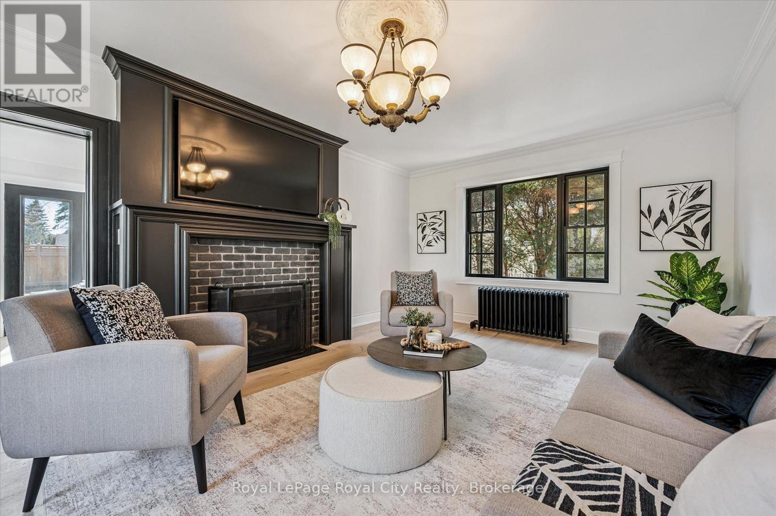 












87 UNIVERSITY AVENUE W

,
Guelph (Dovercliffe Park/Old University),




Ontario
N1G1P1

