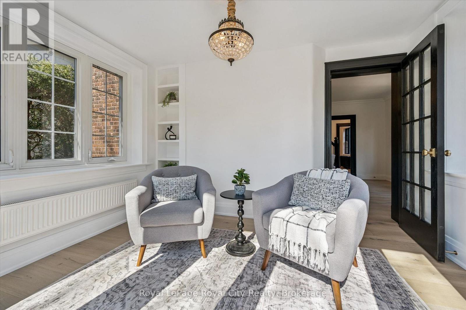 












87 UNIVERSITY AVENUE W

,
Guelph (Dovercliffe Park/Old University),




Ontario
N1G1P1

