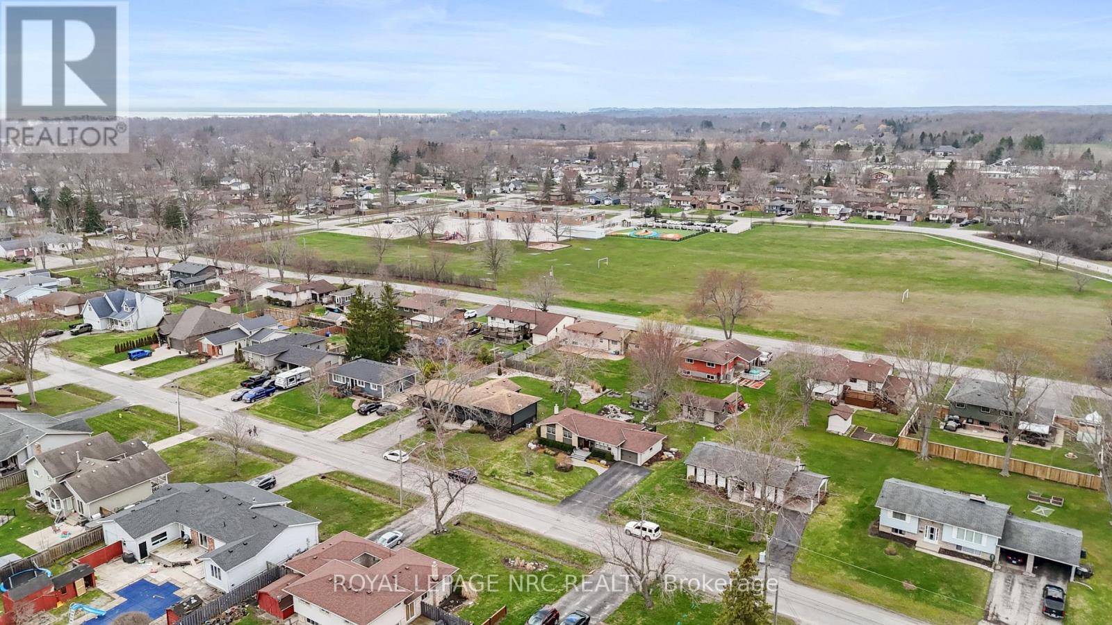 












787 GRANDVIEW ROAD

,
Fort Erie (Crescent Park),




Ontario
L2A4V6

