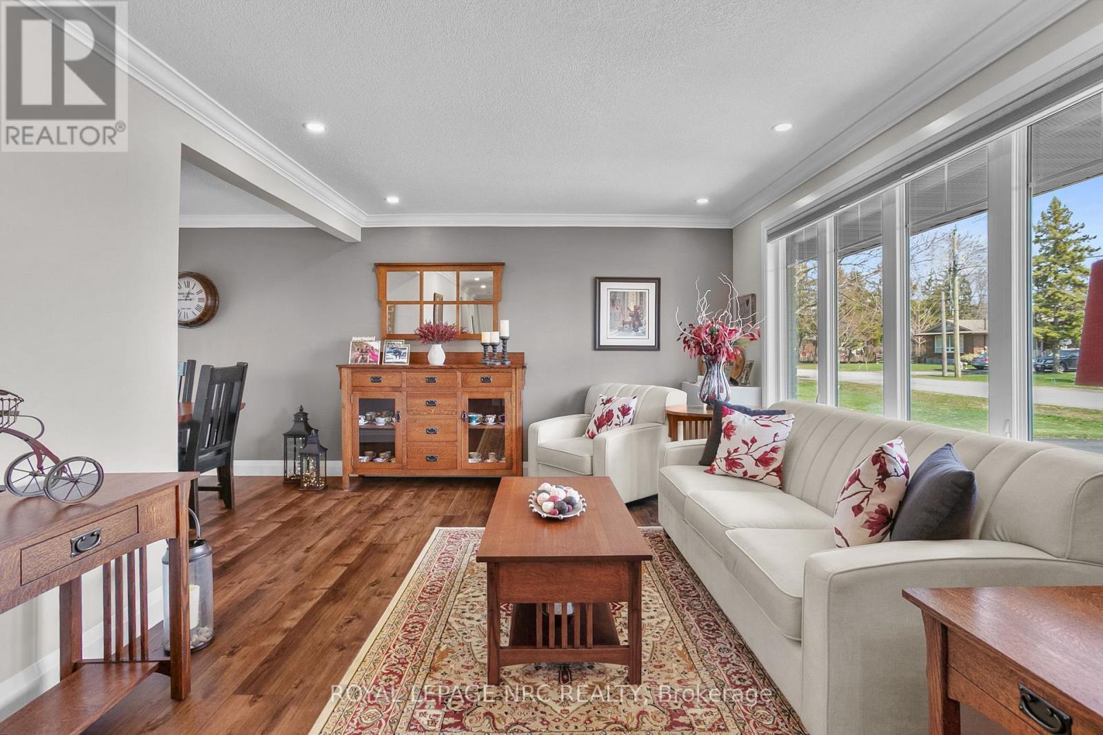 












787 GRANDVIEW ROAD

,
Fort Erie (Crescent Park),




Ontario
L2A4V6

