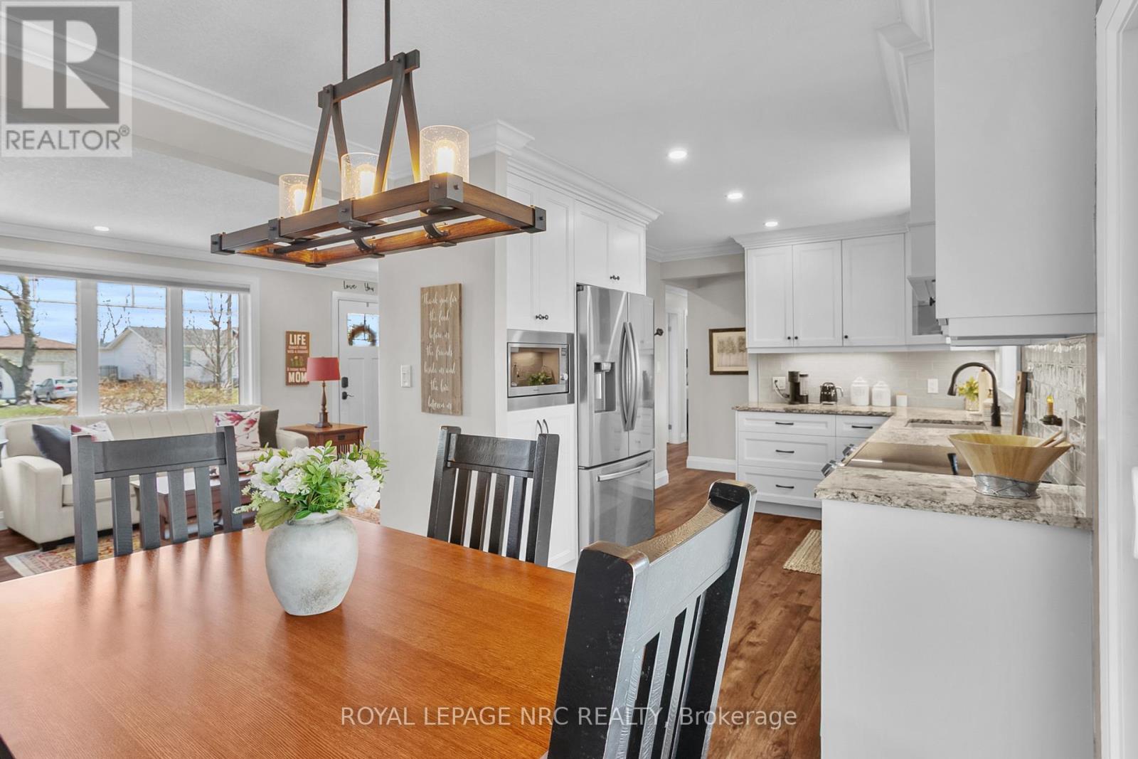 












787 GRANDVIEW ROAD

,
Fort Erie (Crescent Park),




Ontario
L2A4V6

