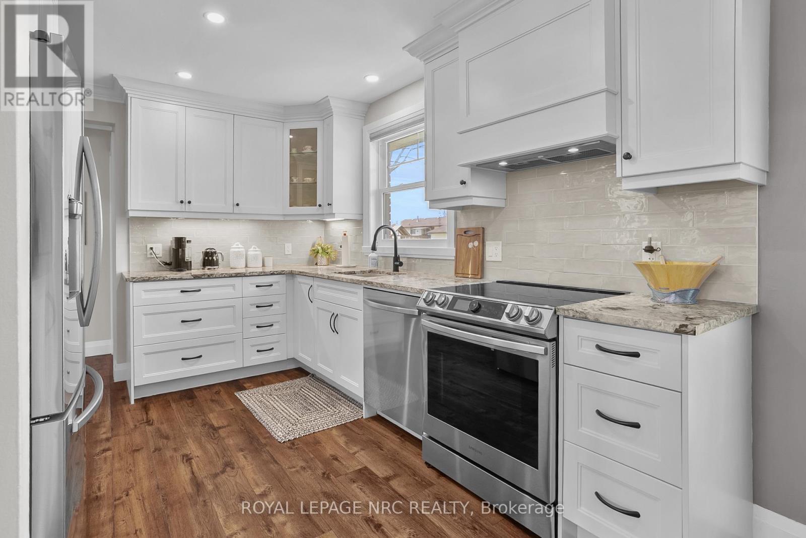 












787 GRANDVIEW ROAD

,
Fort Erie (Crescent Park),




Ontario
L2A4V6

