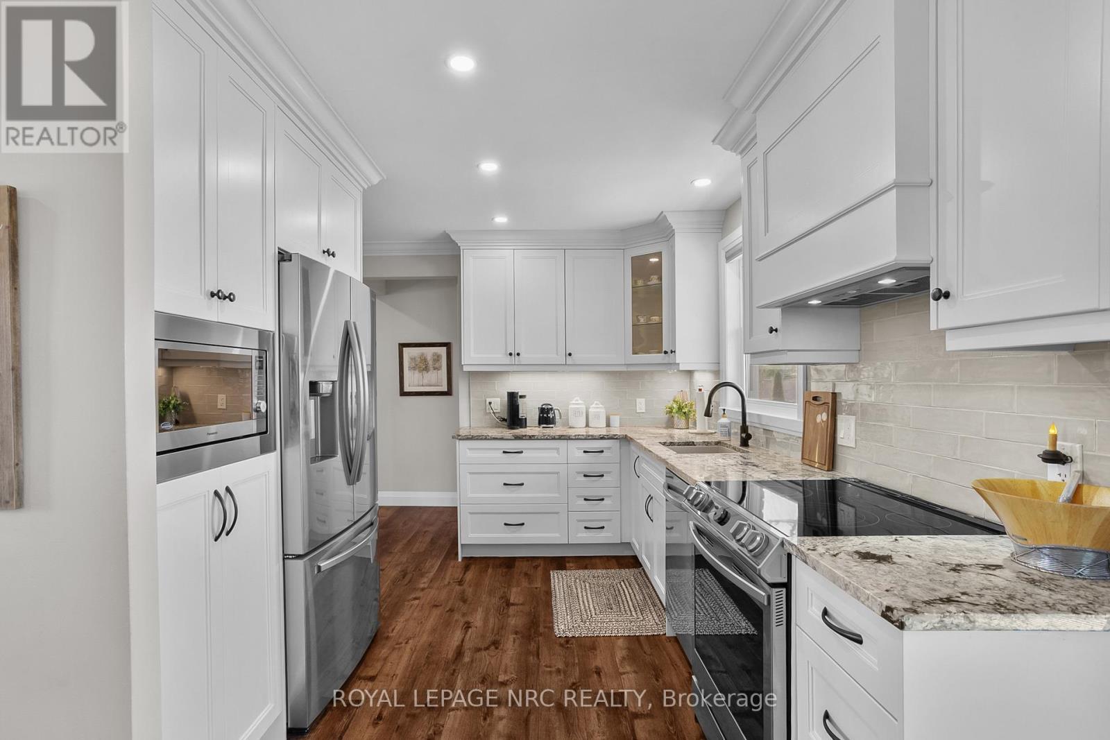 












787 GRANDVIEW ROAD

,
Fort Erie (Crescent Park),




Ontario
L2A4V6

