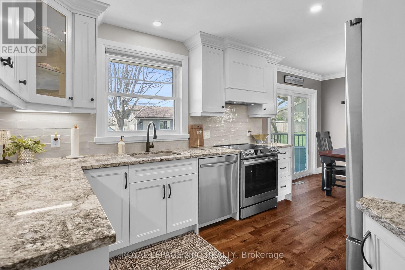 












787 GRANDVIEW ROAD

,
Fort Erie (Crescent Park),




Ontario
L2A4V6

