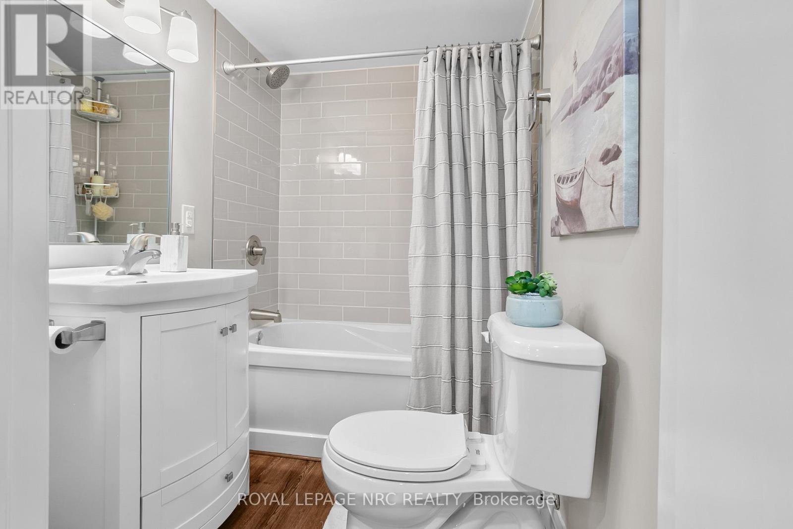 












787 GRANDVIEW ROAD

,
Fort Erie (Crescent Park),




Ontario
L2A4V6

