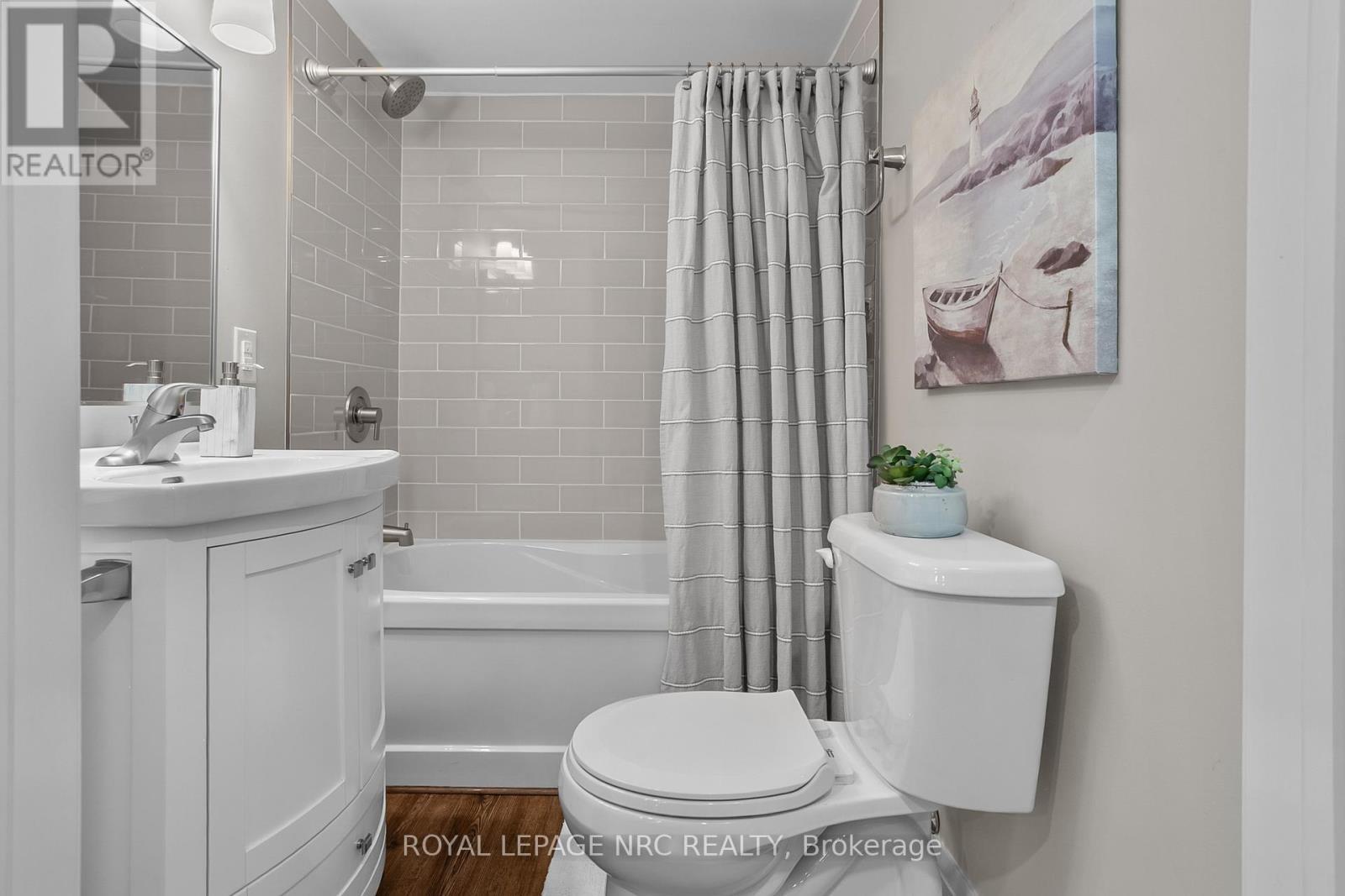 












787 GRANDVIEW ROAD

,
Fort Erie (Crescent Park),




Ontario
L2A4V6


