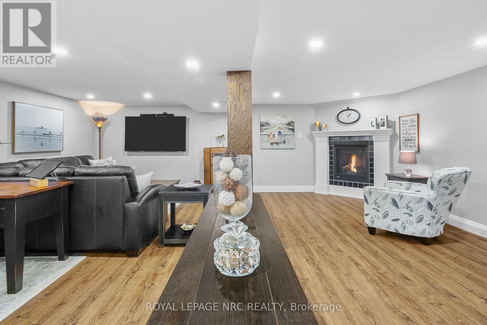 












787 GRANDVIEW ROAD

,
Fort Erie (Crescent Park),




Ontario
L2A4V6

