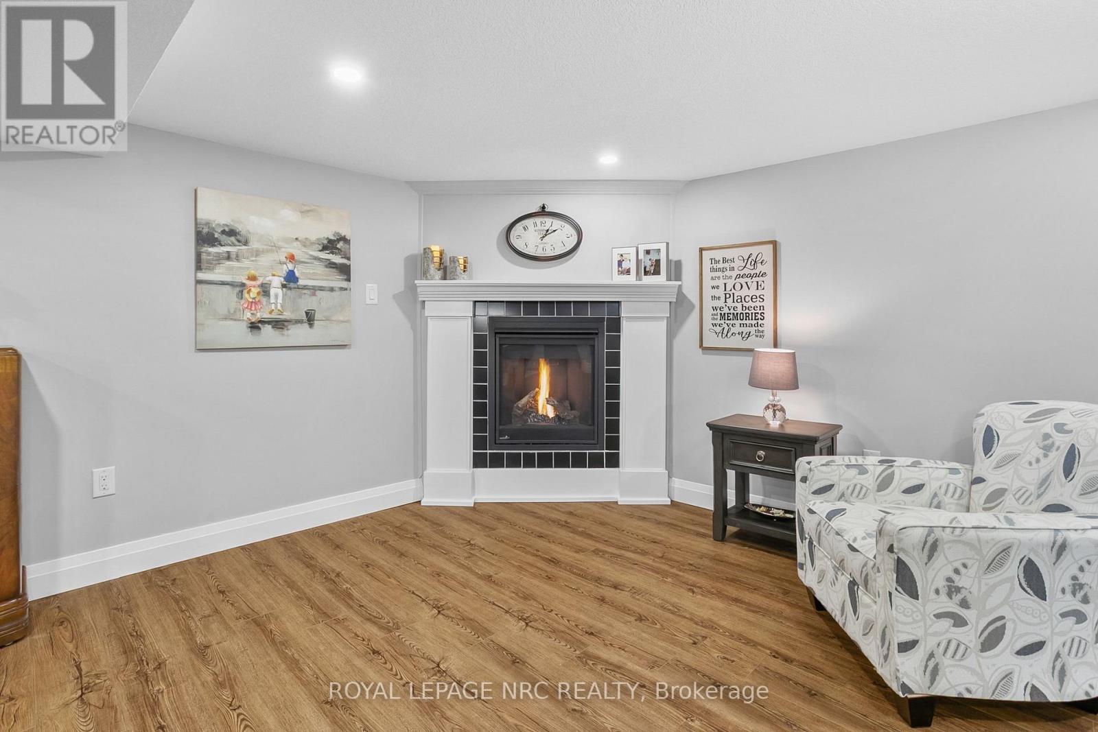 












787 GRANDVIEW ROAD

,
Fort Erie (Crescent Park),




Ontario
L2A4V6


