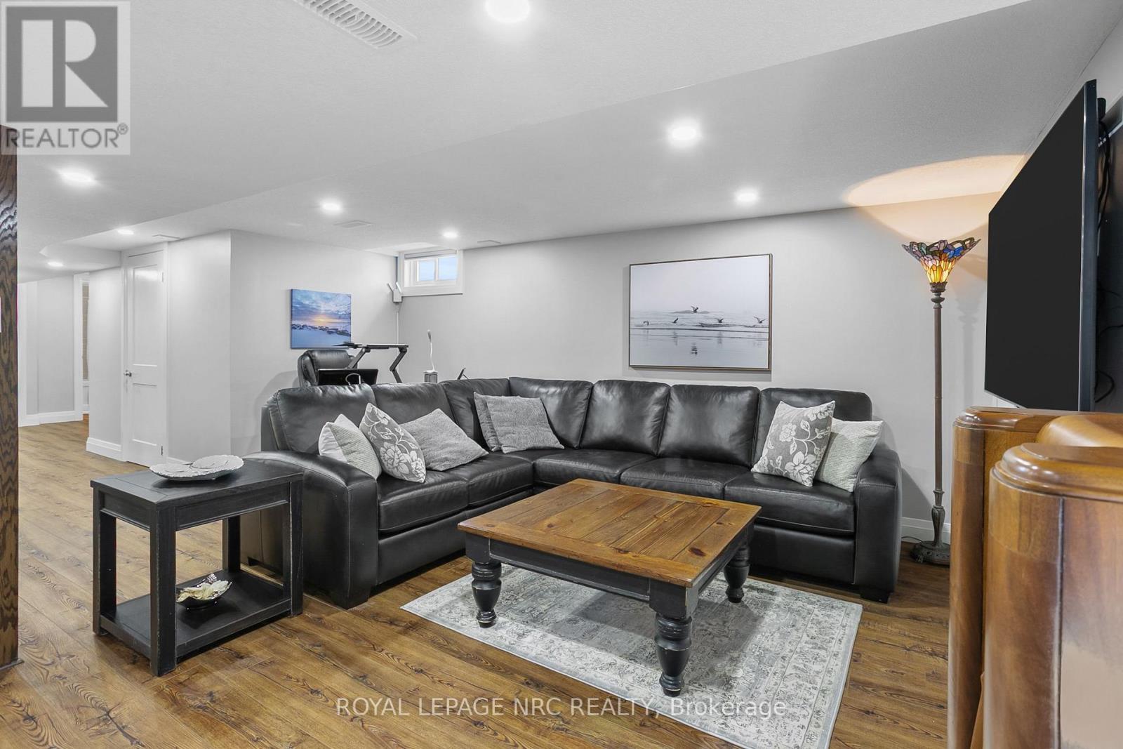 












787 GRANDVIEW ROAD

,
Fort Erie (Crescent Park),




Ontario
L2A4V6

