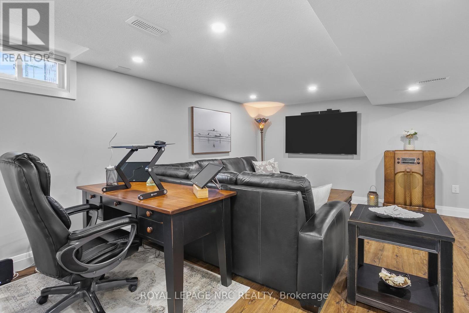 












787 GRANDVIEW ROAD

,
Fort Erie (Crescent Park),




Ontario
L2A4V6

