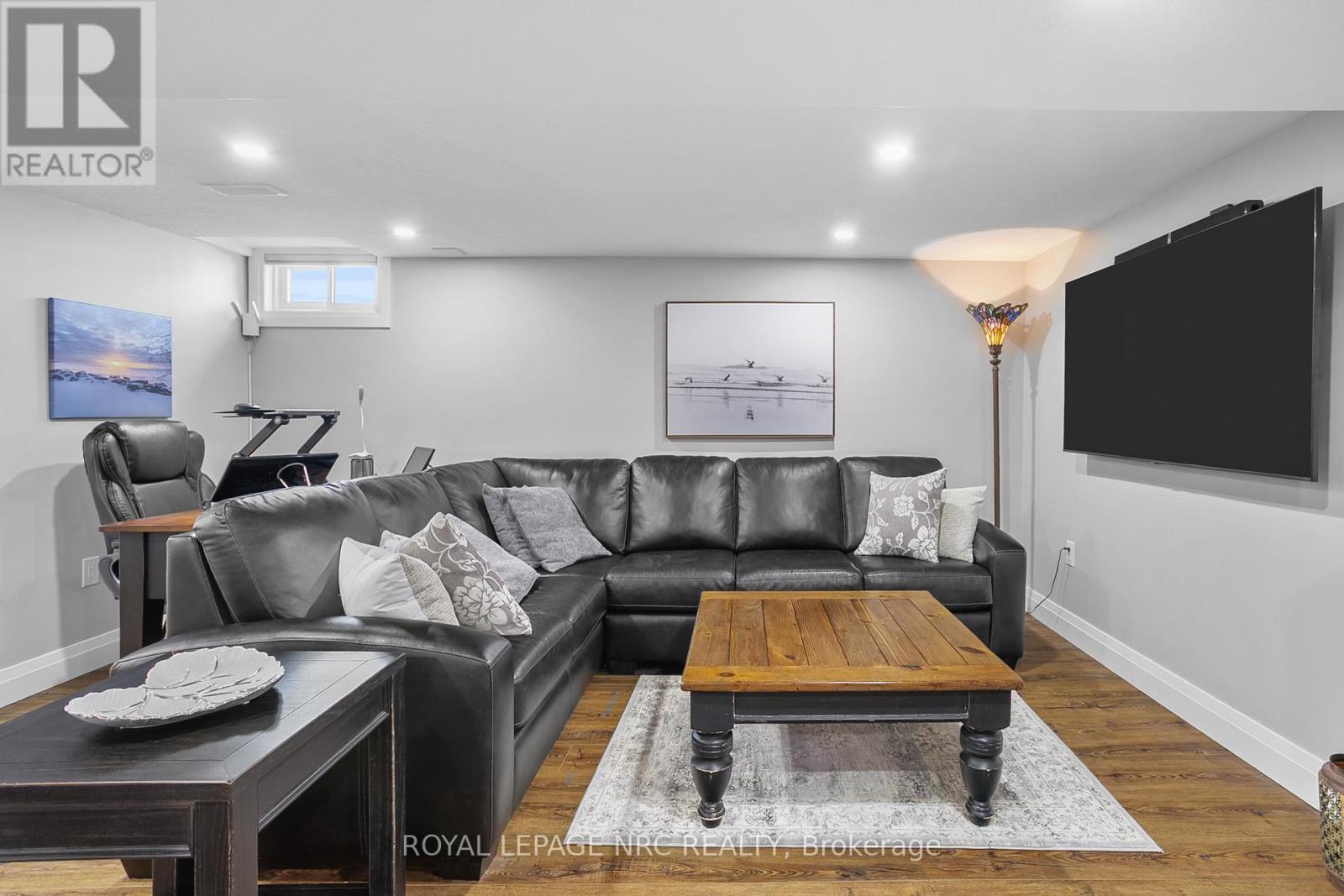 












787 GRANDVIEW ROAD

,
Fort Erie (Crescent Park),




Ontario
L2A4V6

