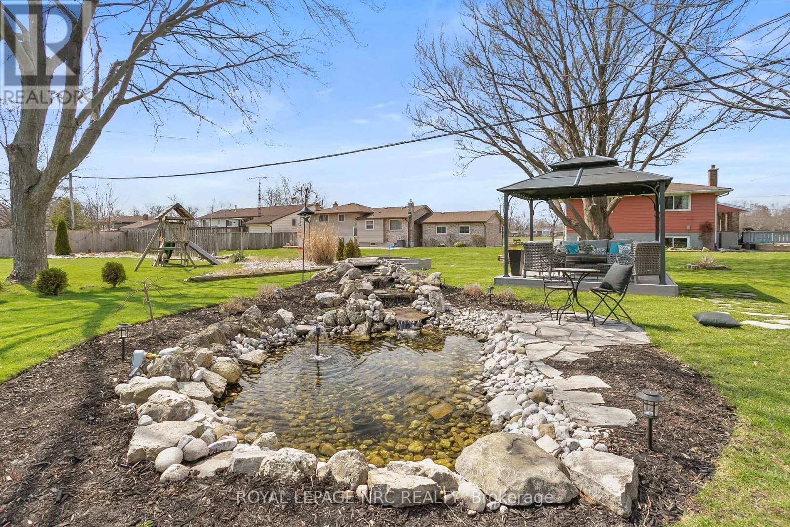 












787 GRANDVIEW ROAD

,
Fort Erie (Crescent Park),




Ontario
L2A4V6

