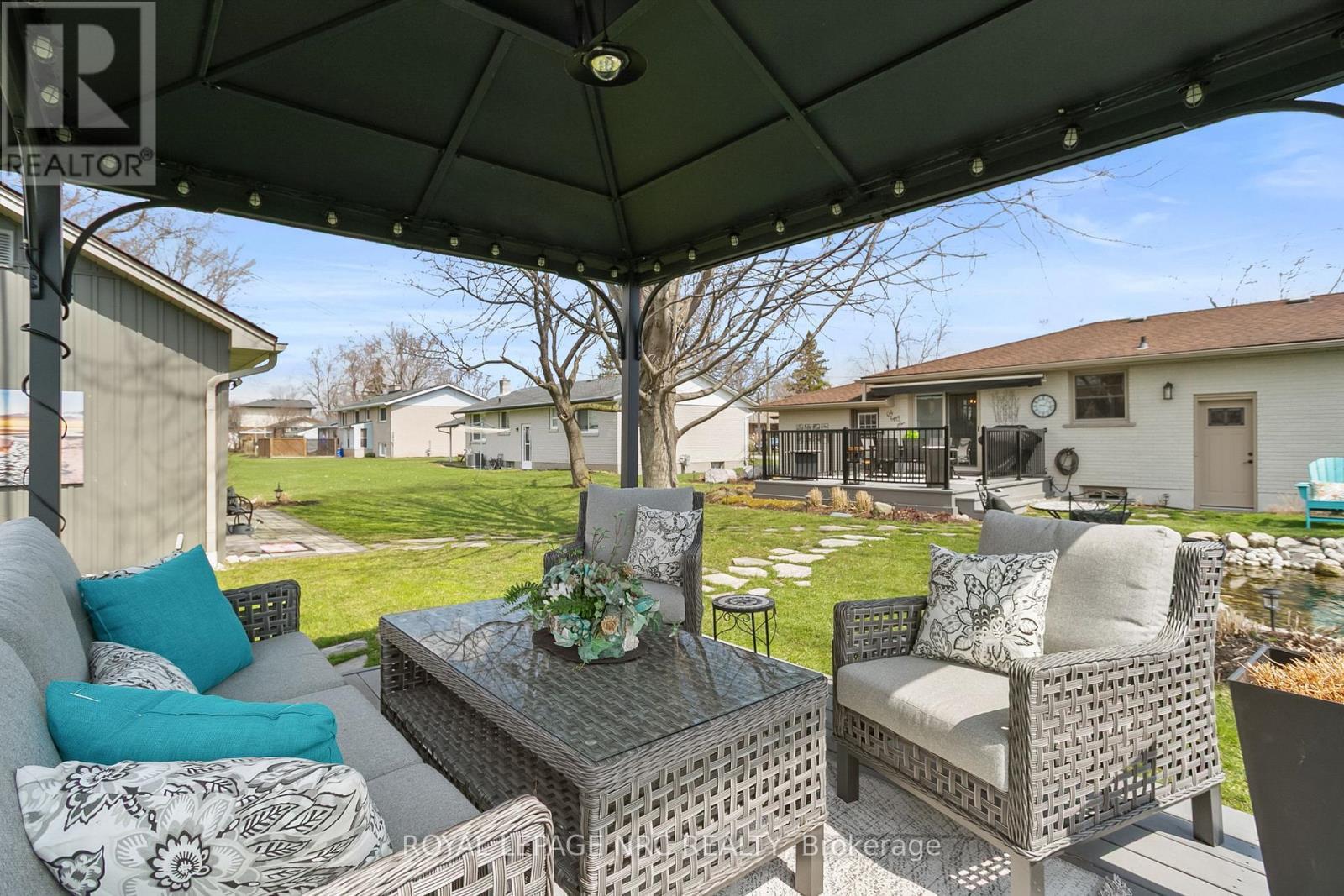 












787 GRANDVIEW ROAD

,
Fort Erie (Crescent Park),




Ontario
L2A4V6

