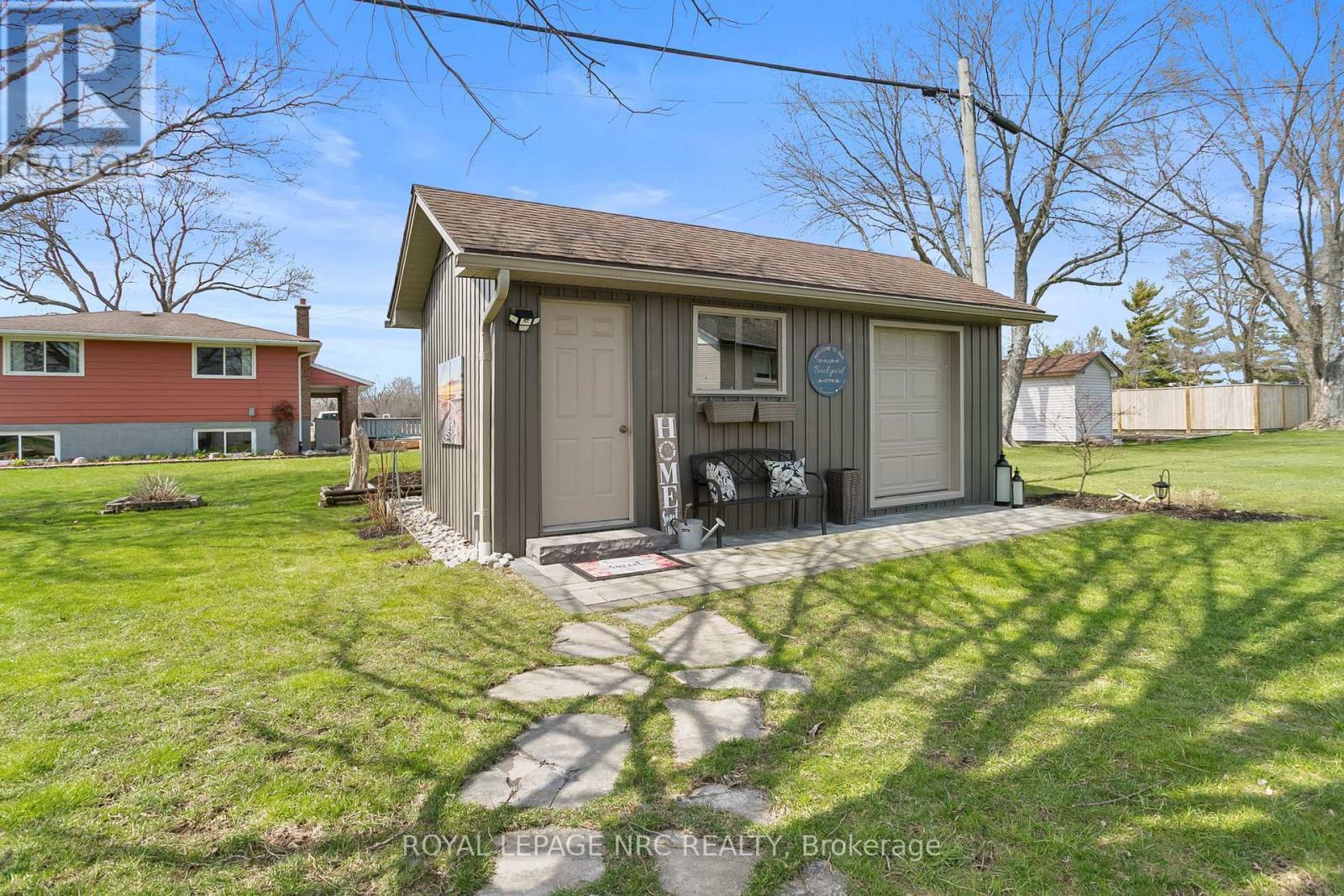 












787 GRANDVIEW ROAD

,
Fort Erie (Crescent Park),




Ontario
L2A4V6

