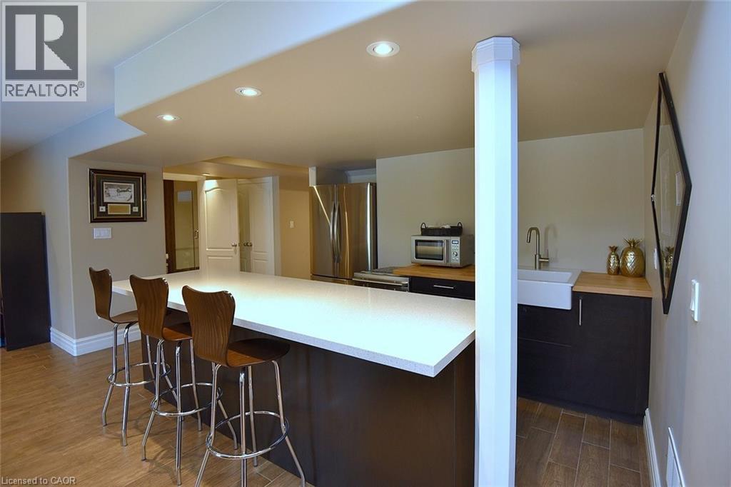












483 VALRIDGE Drive

,
Ancaster,




Ontario
L9G0B2

