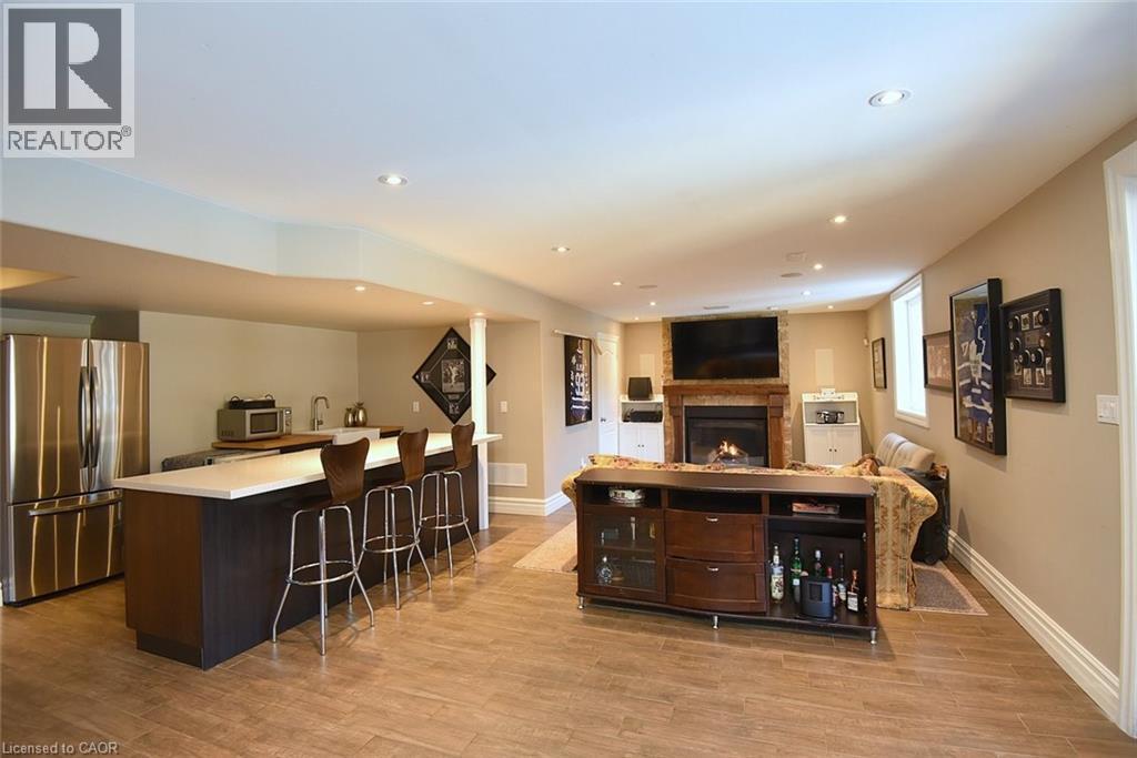 












483 VALRIDGE Drive

,
Ancaster,




Ontario
L9G0B2

