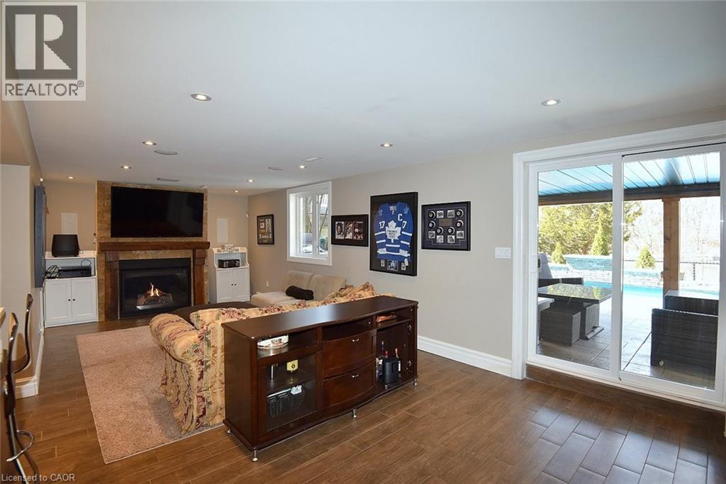












483 VALRIDGE Drive

,
Ancaster,




Ontario
L9G0B2

