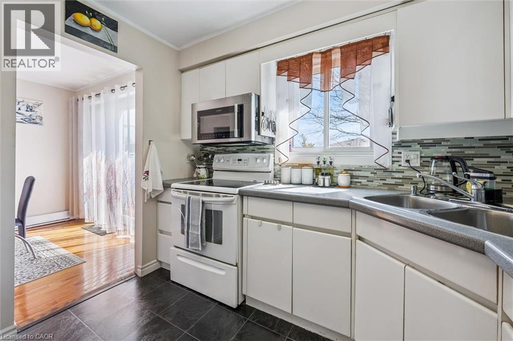 












55 RALGREEN Crescent

,
Kitchener,




Ontario
N2M1V1

