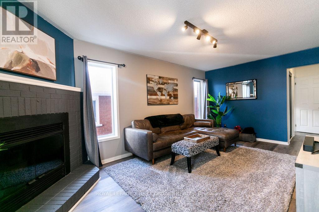 












13 IRWIN DRIVE

,
Barrie,




Ontario
L4N7A6

