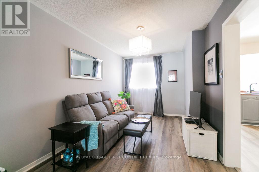 












13 IRWIN DRIVE

,
Barrie,




Ontario
L4N7A6

