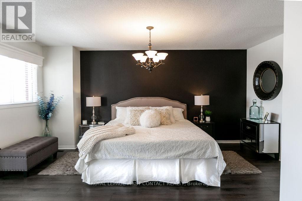 












13 IRWIN DRIVE

,
Barrie,




Ontario
L4N7A6

