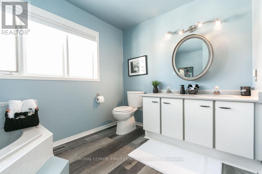 












13 IRWIN DRIVE

,
Barrie,




Ontario
L4N7A6

