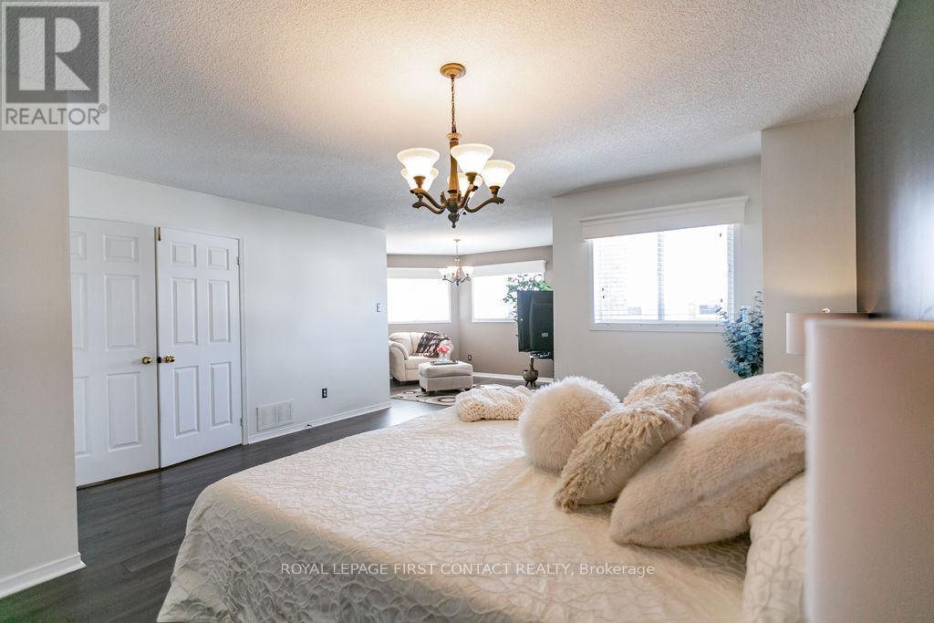 












13 IRWIN DRIVE

,
Barrie,




Ontario
L4N7A6

